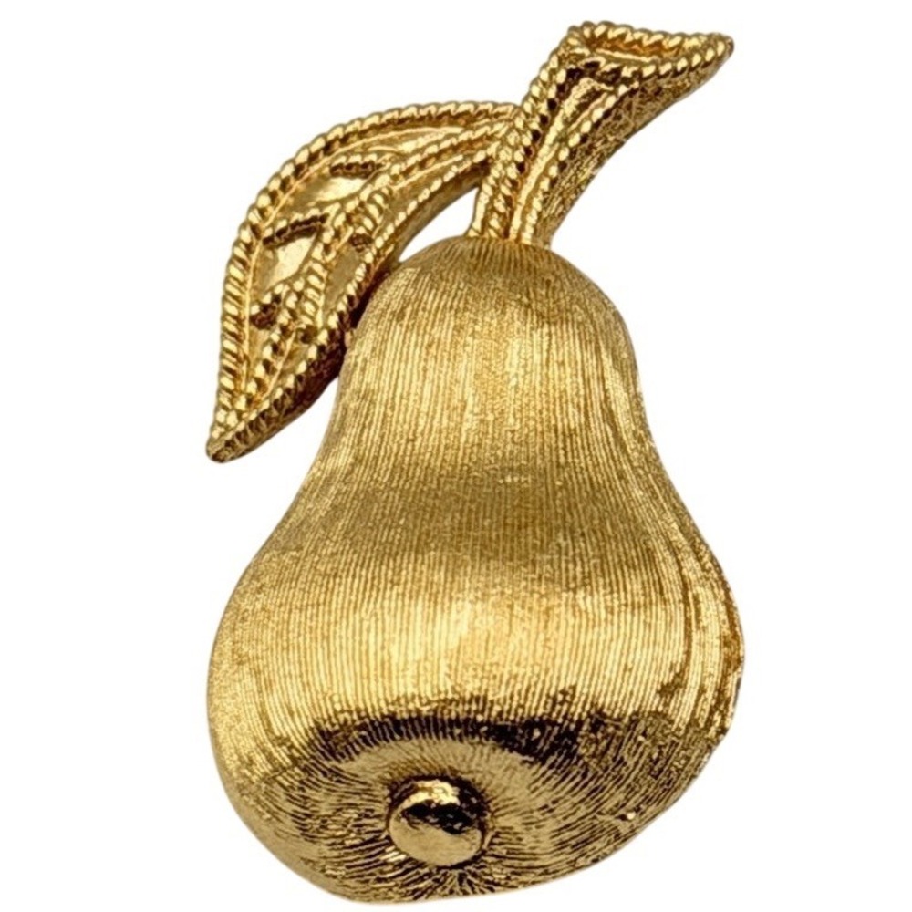 Vintage Signed Trifari Gold Tone Pear Broach‎ Pin Fruit Figural